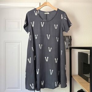 NWT DELLA denim blue grey tribal geo print rayon scoop short sleeve mini dress